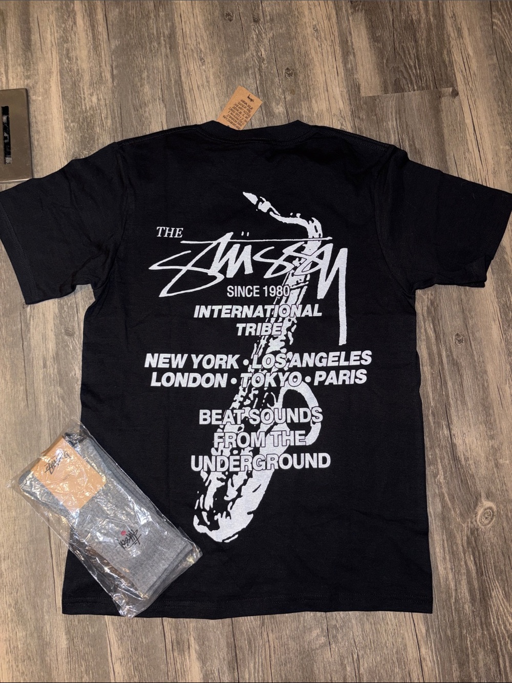 Stussy men’s tee small with pair of socks NWT